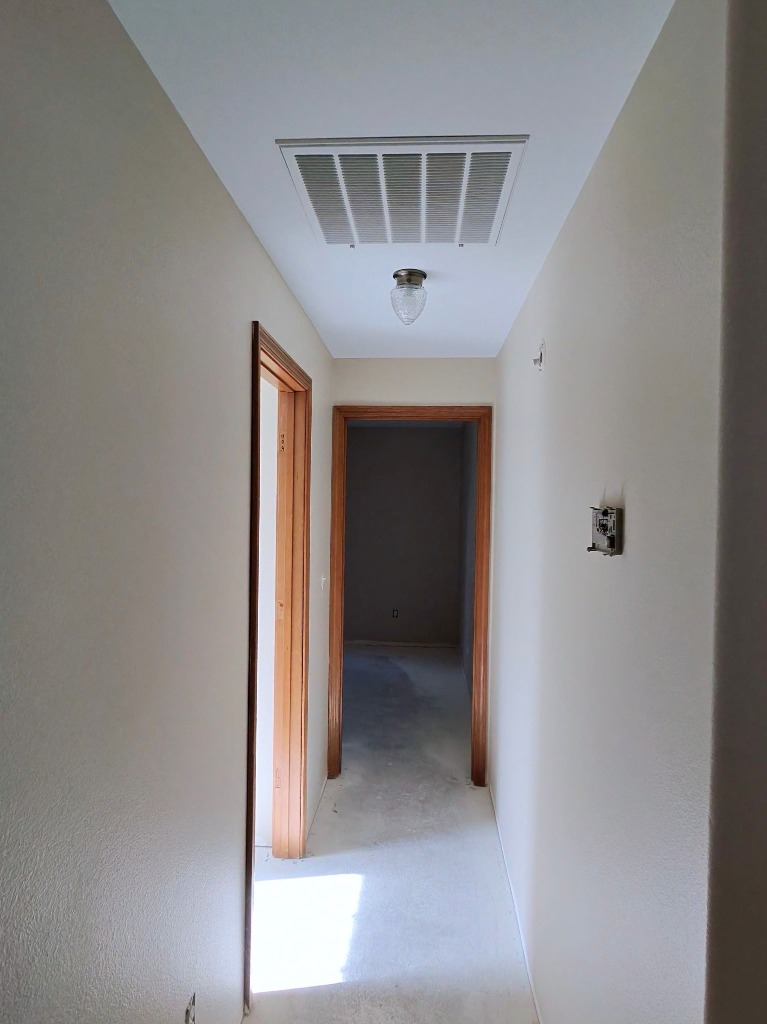 Precision Crisp Ceiling Cut-In and Interior Painting